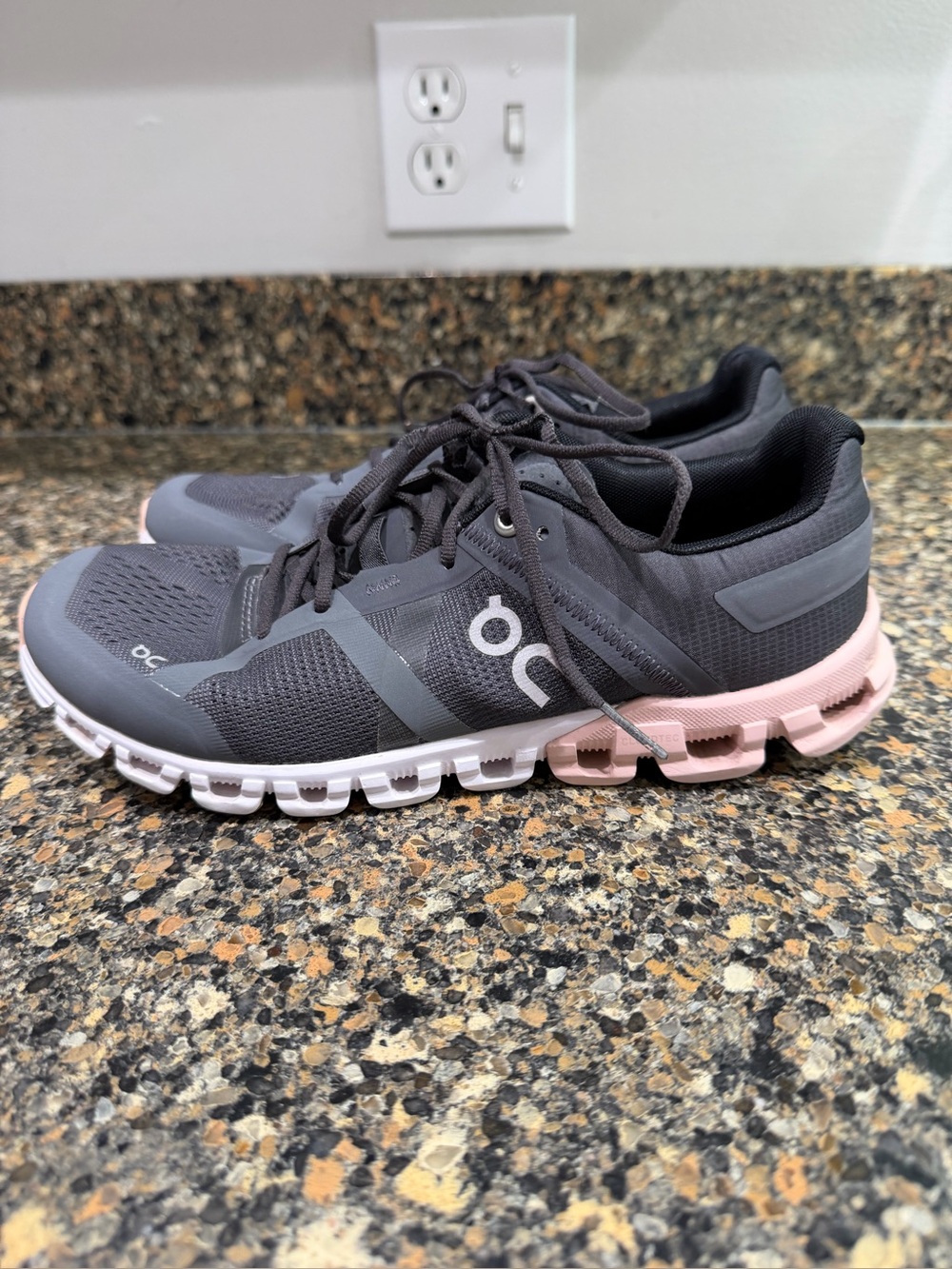 On Running Cloud Women's Running Shoes - Gray with Pink Sole 6